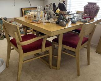 Mid century modern Table with 2 leafs and 6 padded chairs