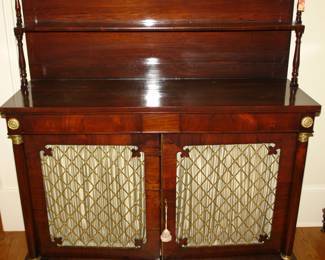 Dry bar / Serving buffet