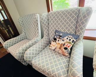 Modern like new pair of sitting chairs