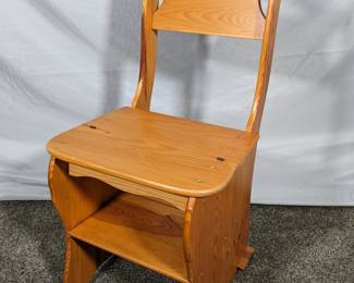 Lot 112: Convertible chair/stepladder measuring 34 " high