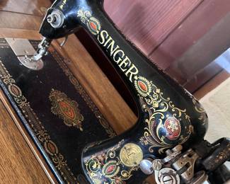 MINT CONDITION VINTAGE SINGER SEWING MACHINE