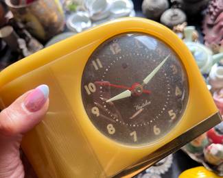 BAKELITE ANTIQUE CLOCK