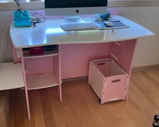 Desk pink/white $100