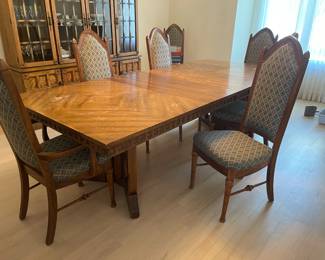 Stanley furniture dinning table with 2 leaves 102" long, 44" wide plus 9 chairs $500