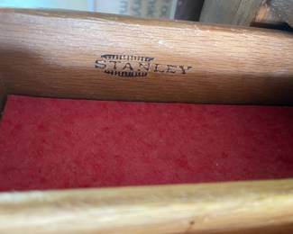 Stanley furniture buffet server cabinet  37,5"x18"x30"