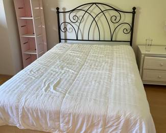 Full size bed black metal $150