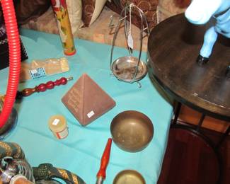 Nice collection of HOOKHAS and accessories. Egyptian art, incense, Hookah storage boxes, and more!