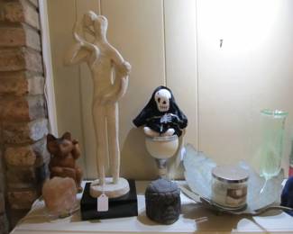 1985 Austin Prod "Father and children"sculpture