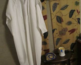 Men’s white tunic abaya cape and robe.