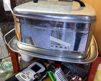 Since my SIL loves to make these fancy cakes she needs to come buy this cake taker and bring us a cake to the sale!