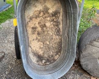 Large oval wash/bath tub.