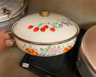 Vintage enamel Dutch oven 