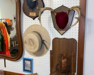 More racks and cool straw hat