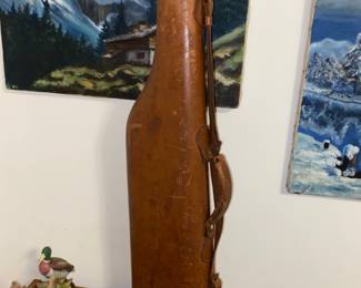 This leg of mutton case does not come with a gun but still cool none the less