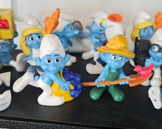 LOT OF SMURF FIGURES TOYS