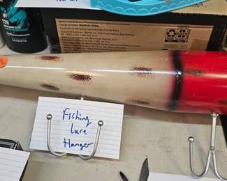 FISHING LURE HANGER / RACK