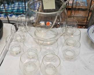 GLASS PUNCH BOWL W / GLASSES AND LADLE