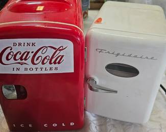 MINI FRIDGES COCA COLA / FRIGIDAIRE