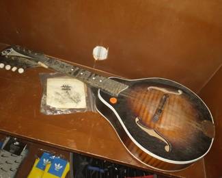 MANDOLIN