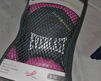 EVERLAST BOXING GLOVES