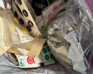Huge bag of vintage buttons!
