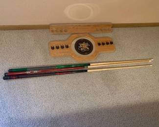 WSU pool stick holder with 3 pool sticks