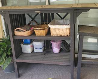 Patio bar with two stools
