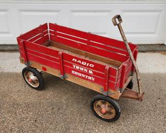 Vintage Radio Town & Country wagon