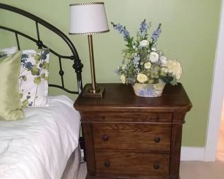 Pair of bedside tables 