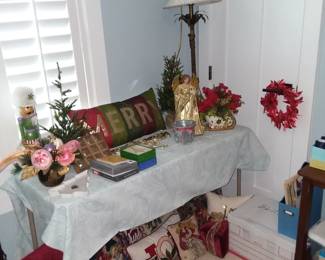 More decorations/decor 