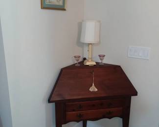 Lovely corner desk 