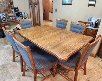 Oak dining table 43"x63", six chairs, 23.5" leaf