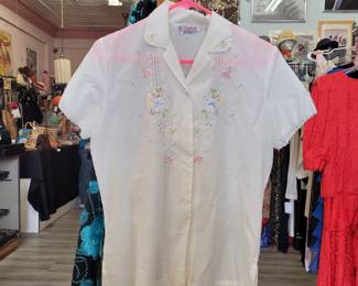 $11 - Vintage DAFFODIL button up blouse