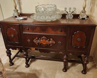 Large Buffet, L.E. Smith slewed horseshoe punch bowl, cups & underplate, lamps, 6 arm candleholder