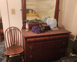 Desk chair, Dresser w/mirror