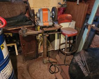 Bench grinder on pedestal, Red stool