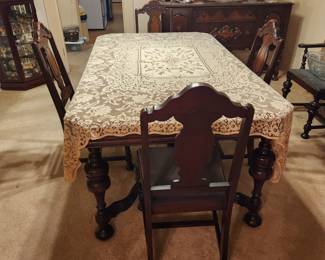 Large dining table w/6 chairs