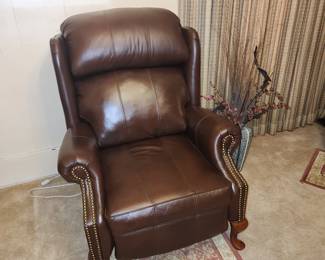 Nailhead recliner