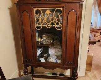 China hutch w/crystal glassware