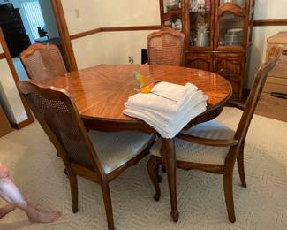 Table 4 chairs & Leaf & Pads