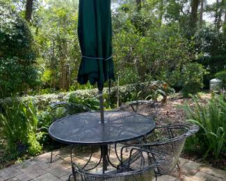 4 chairs Table umbrella & clean cushions 