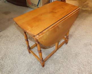 Small drop leaf coffee/end table.