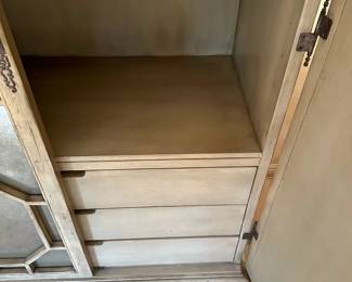 ARTIFACTS INTERNATIONAL Mondrian Armoire