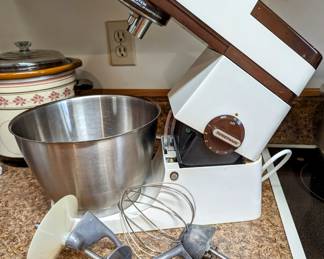 Another view of Farberware Mixer - very sturdy and works great!