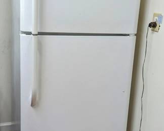 SUPER NICE FRIDGE ! $300 29" x 29" x 66"