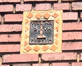 Interesting Moravian Tile Works tile detail on  the fasade, Terar Dum Prosim ''I Burn While I Am In Use'', Thomas Carlyle
