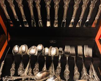 Towle El Grande sterling silver service for 12 comprising 102 pieces. This is a very desirable pattern!
