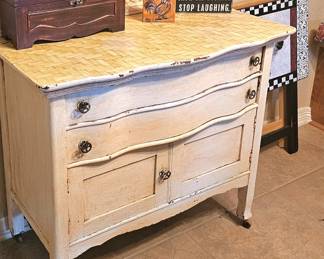 lots of storage in this vintage piece