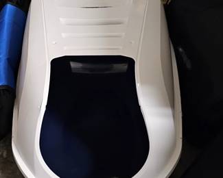 handy litter box with top