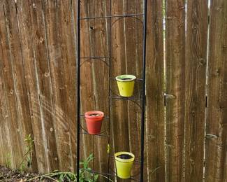 trellis with pots 